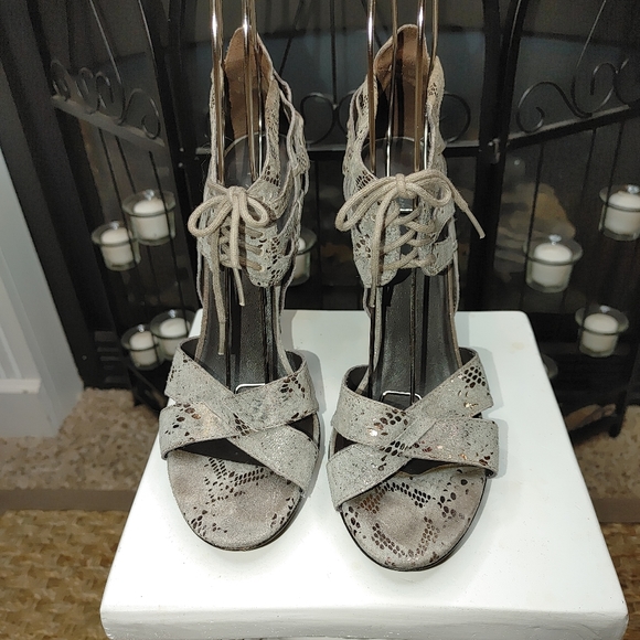 Elizabeth and James Stage Corset Gray/Gold Suede Heels 9B - Picture 5 of 11
